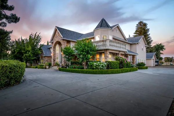 $2,250,000 | 8584 North Madsen Avenue, Clovis, CA 93619