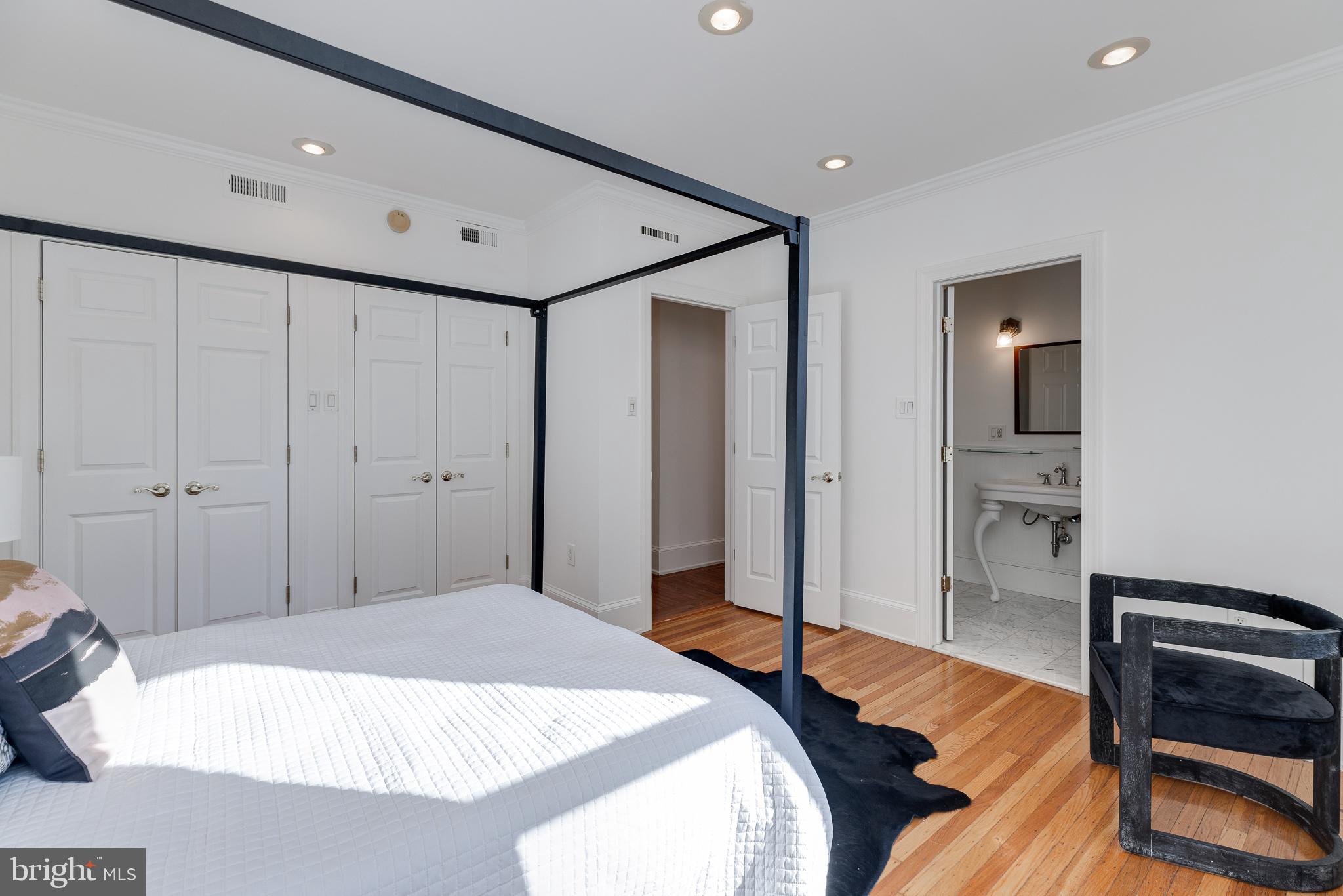 250 South 17th Street, Unit 100 Philadelphia, PA 19103 - Photo 16 of 37