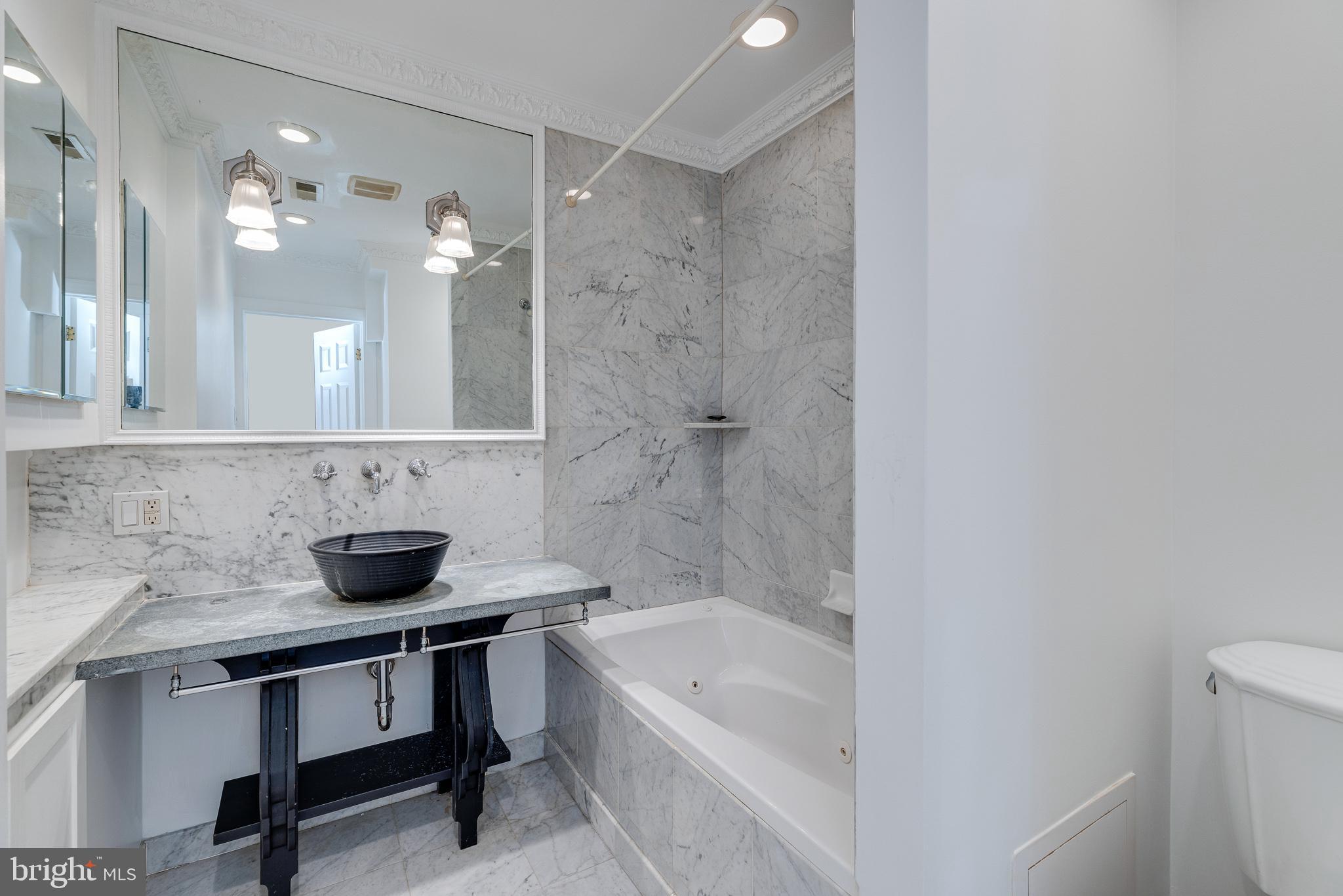 250 South 17th Street, Unit 100 Philadelphia, PA 19103 - Photo 24 of 37