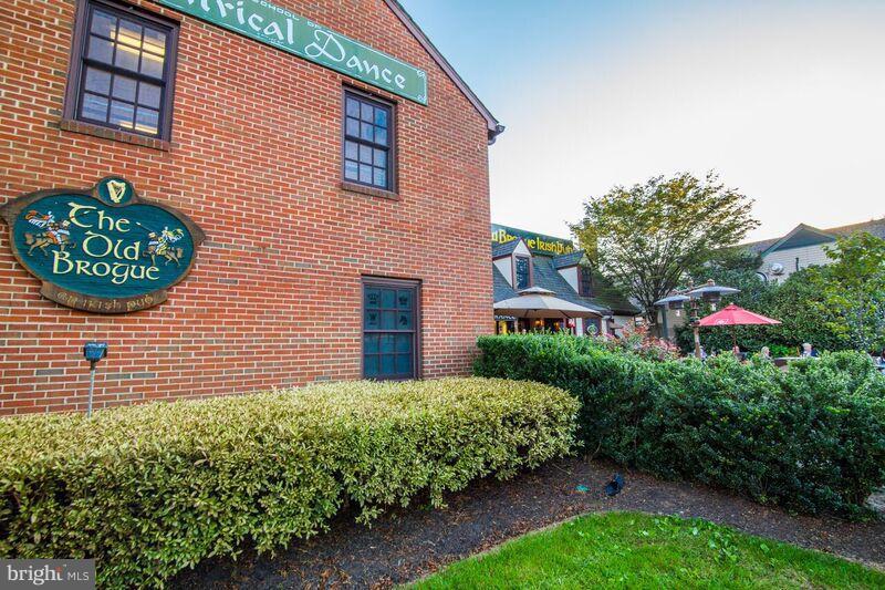 103 Jefferson Run Road Great Falls, VA 22066 - Photo 20 of 23 Community