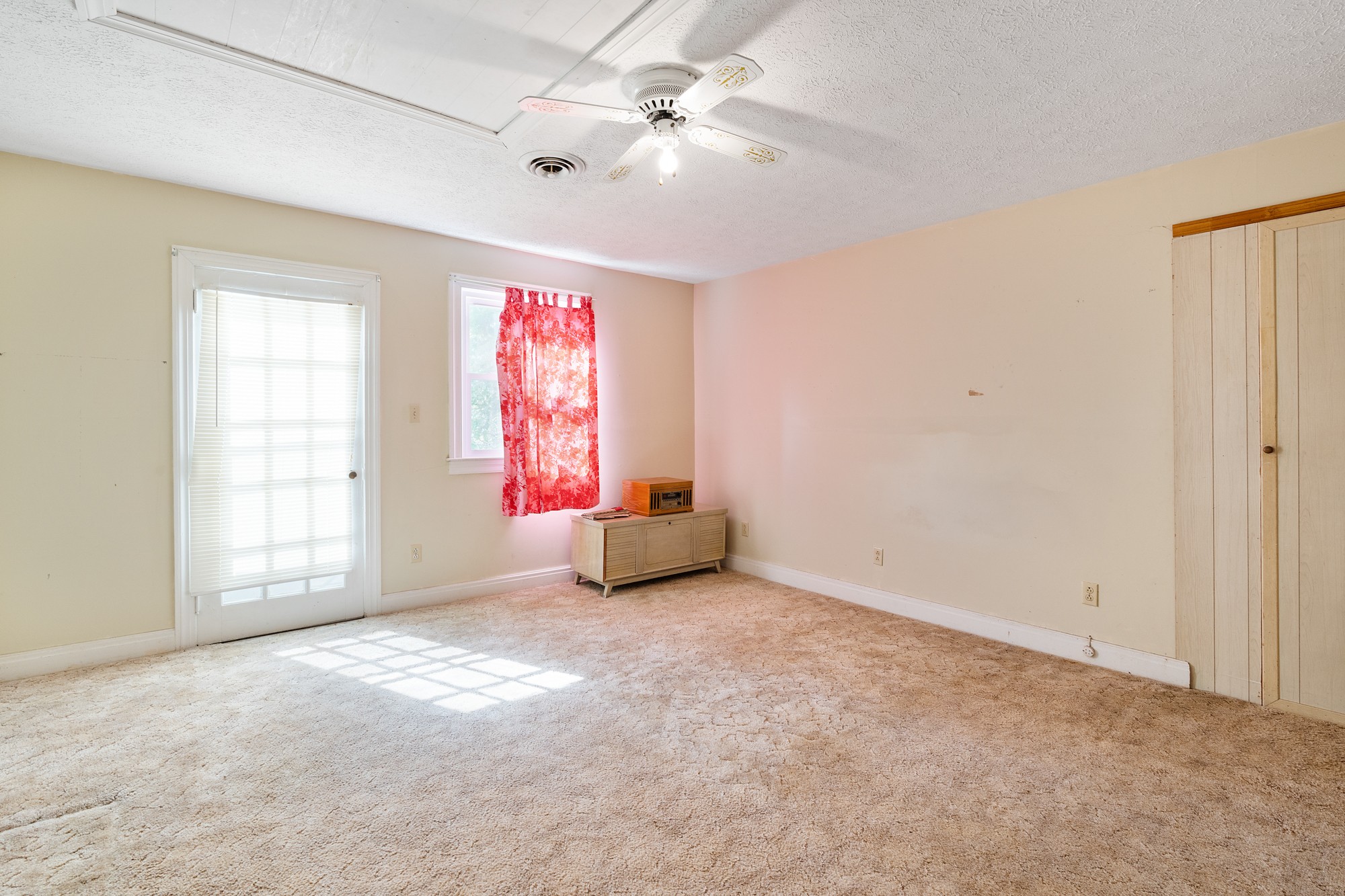 8915 Lyles Road Lyles, TN 37098 - Photo 22 of 39 an empty room with windows and fan