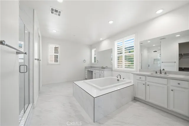 a view of a backyard with pathway