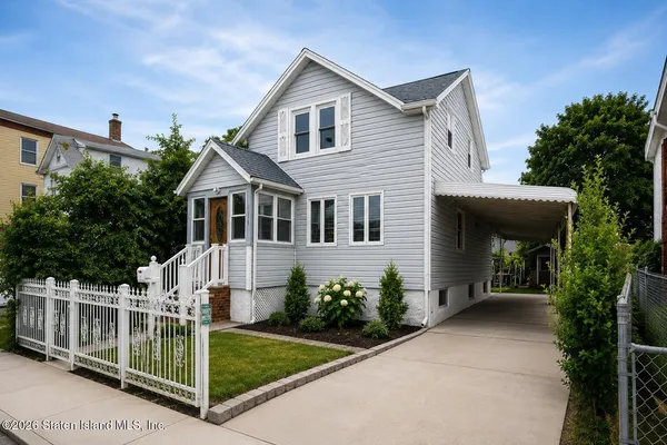 $599,999 | 365 Clove Road | West Brighton