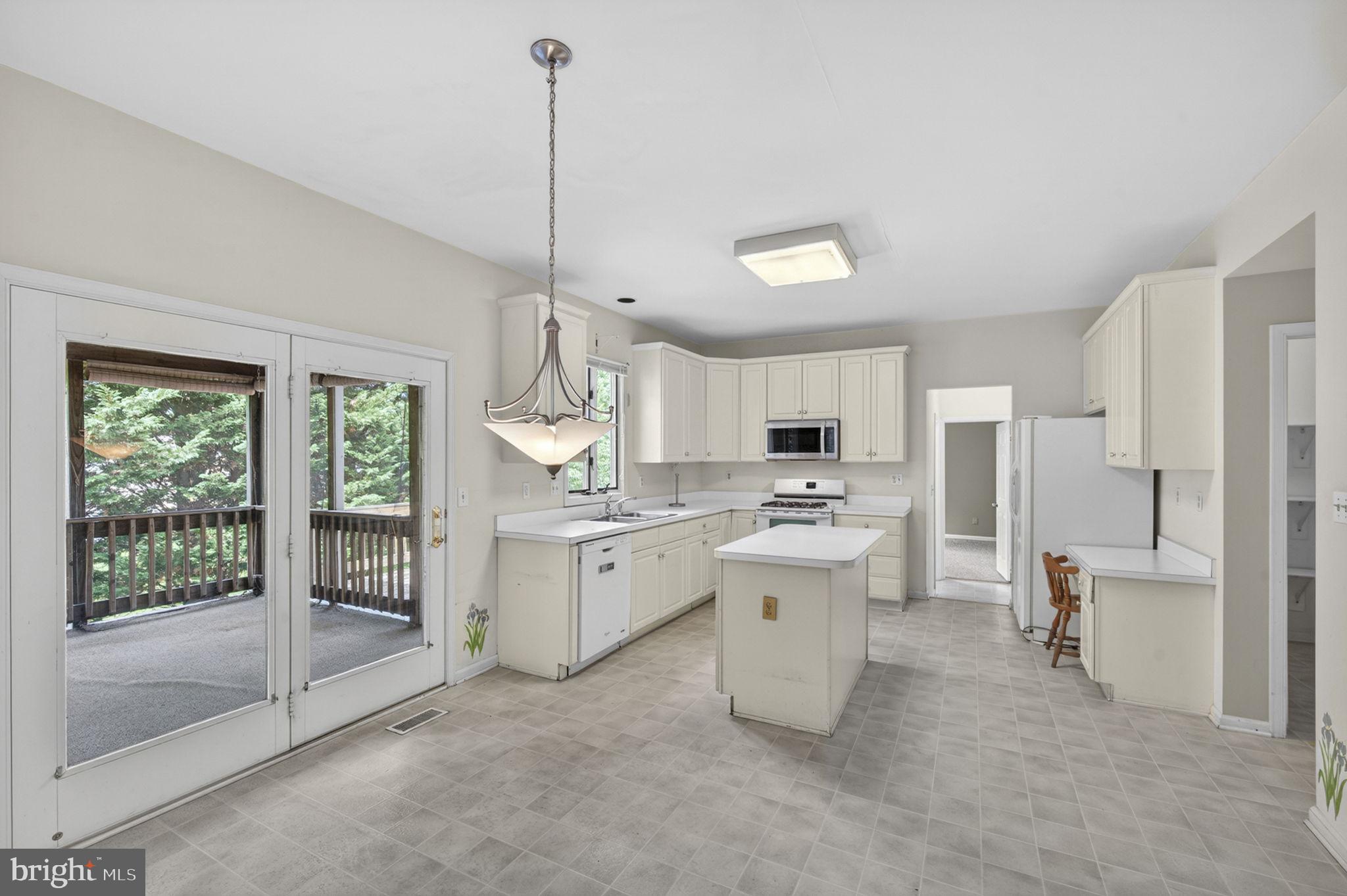 8200 Dry Ridge Road Montgomery Village, MD 20886 - Photo 17 of 85 Kitchen
