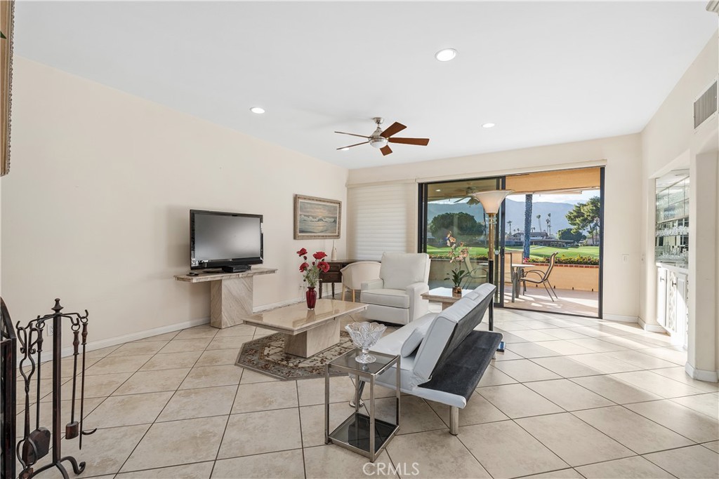 68 La Ronda Drive Rancho Mirage, CA 92270 - Photo 3 of 33