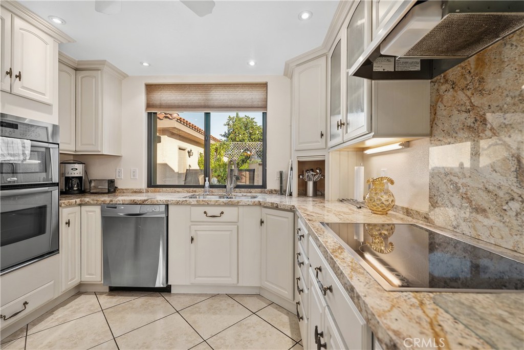 68 La Ronda Drive Rancho Mirage, CA 92270 - Photo 9 of 33