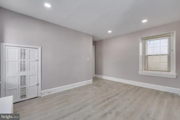 en empty room with windows