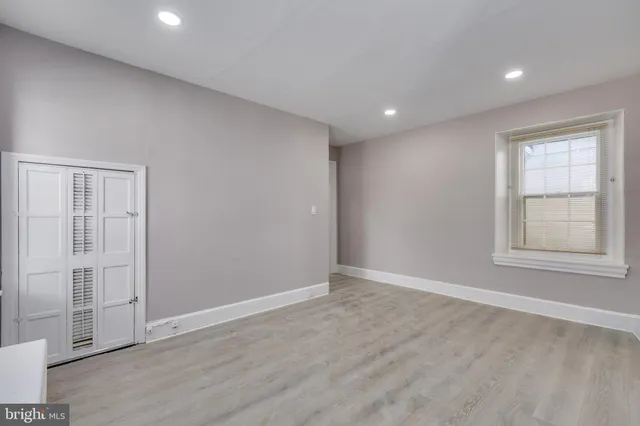 en empty room with windows