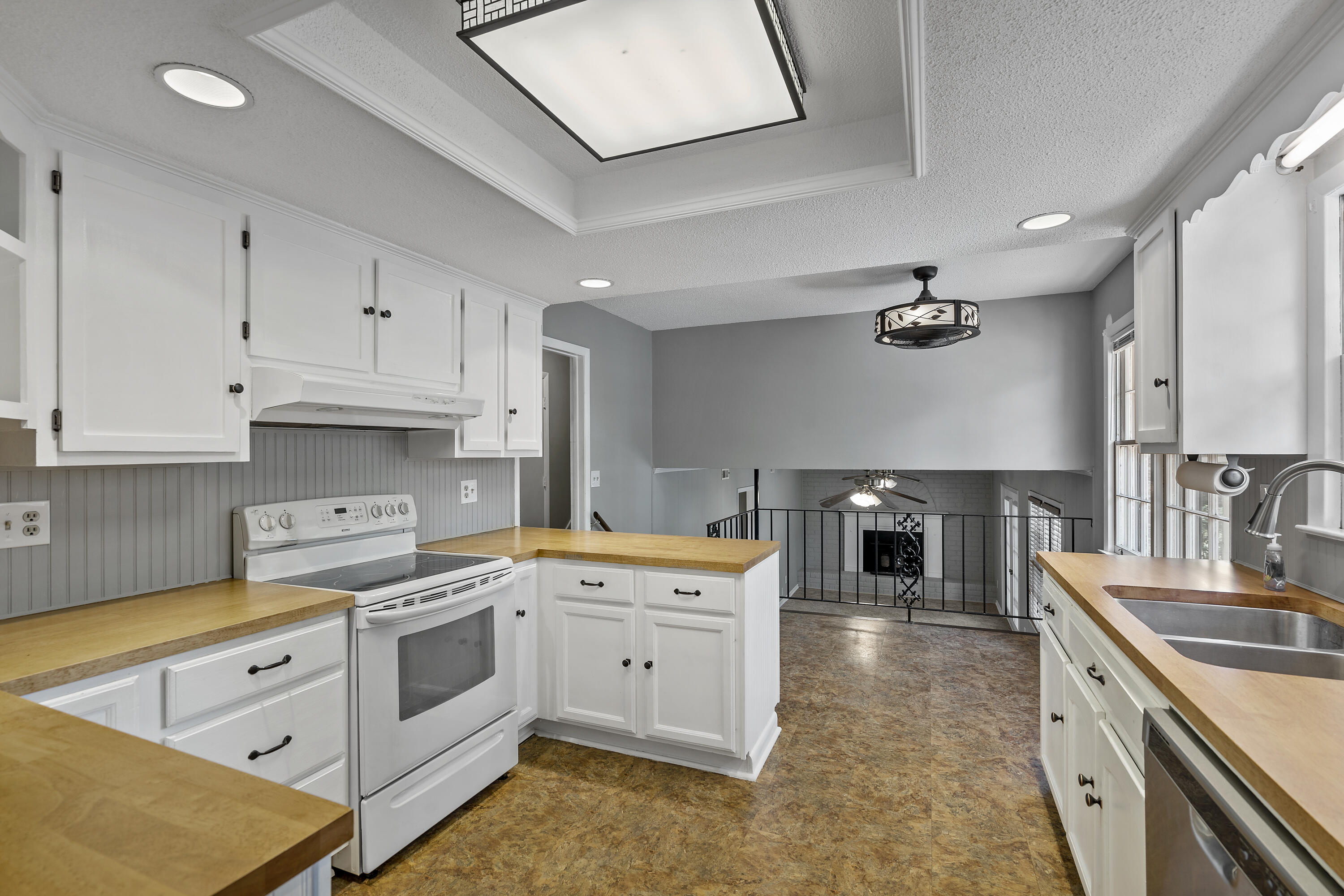 108 Arbor Road Summerville, SC 29485 - Photo 5 of 20 108a1