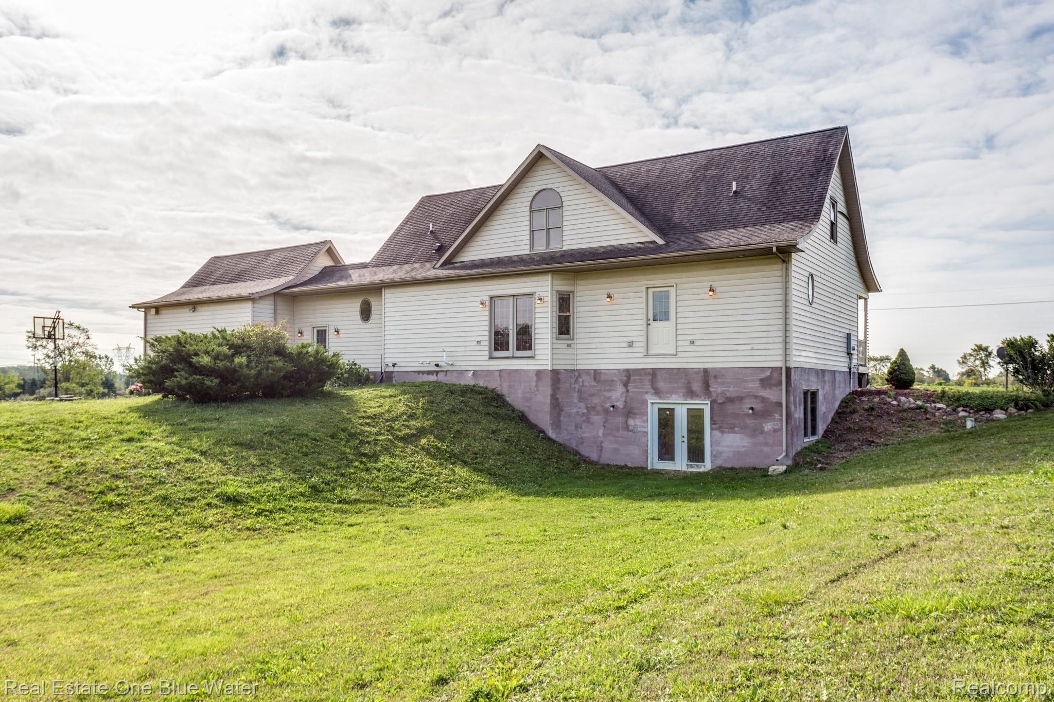 9586 Norman Road Avoca, MI 48006 - Photo 6 of 40 9586 Norman Rd-6.JPG