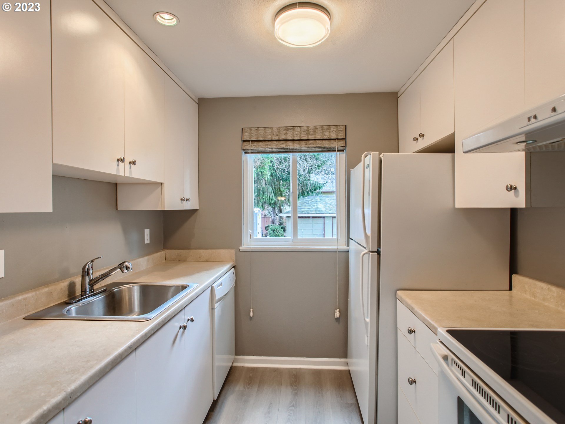 12600 Northwest Barnes Road, Unit 8 Portland, OR 97229 - Photo 6 of 21 Kitchen