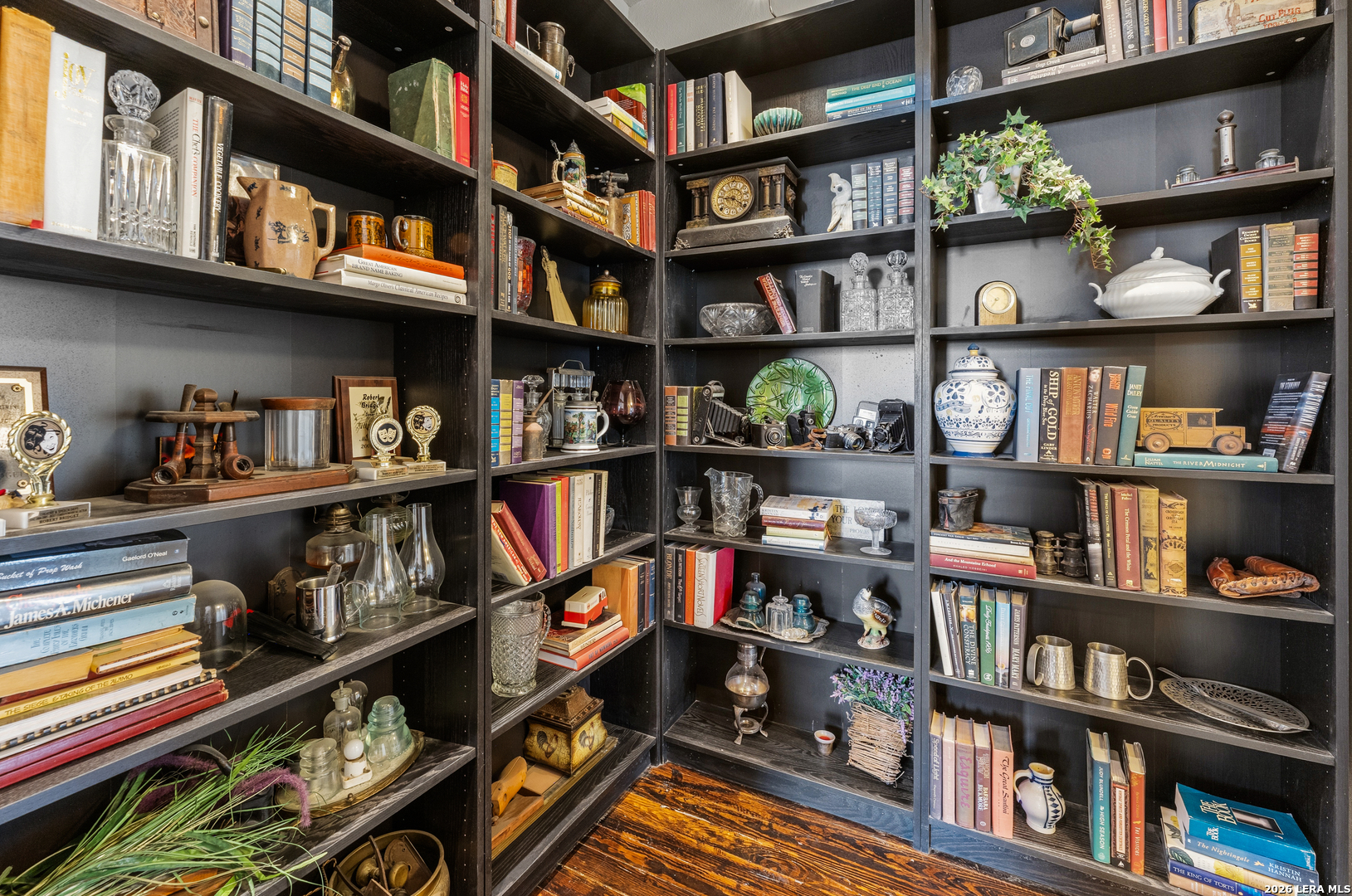 4515 Stapper Road St. Hedwig, TX 78152 - Photo 22 of 64 a book shelf with a book shelf