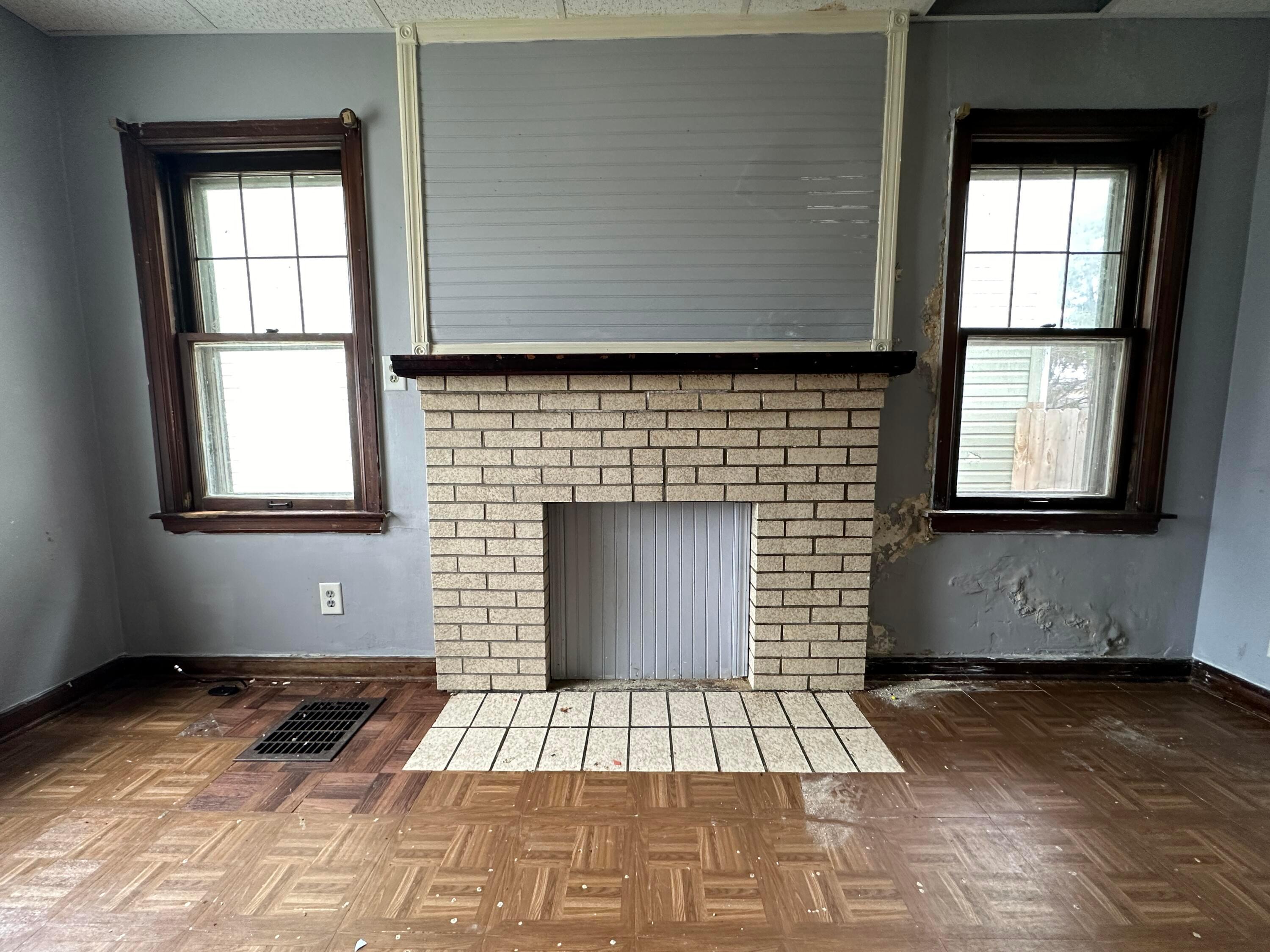 1317 Lockbourne Road Columbus, OH 43206 - Photo 6 of 42 IMG_2391