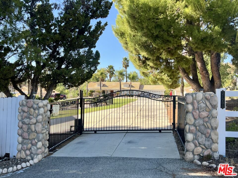 37200 Glen Oaks Road, Unit 3 Temecula, CA 92592 - Photo 18 of 25 a view of a wrought iron fences in front of house