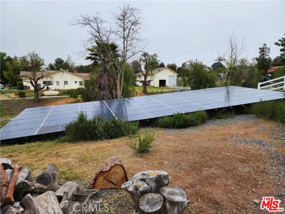 37200 Glen Oaks Road, Unit 3 Temecula, CA 92592 - Photo 22 of 25 a view of a backyard of the house