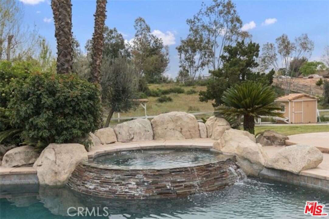 37200 Glen Oaks Road, Unit 3 Temecula, CA 92592 - Photo 23 of 25 a view of a fountain in the yard