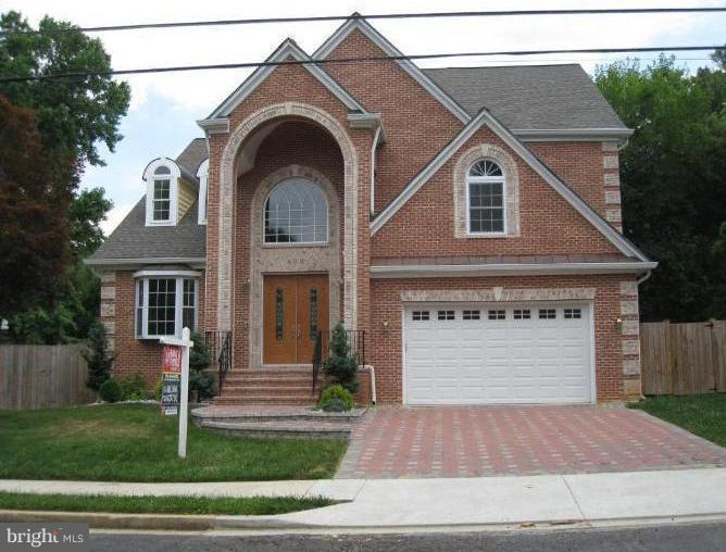 408 Marshall Road Southwest Vienna, VA 22180 - Photo 1 of 29 Exterior (Main)