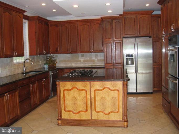 408 Marshall Road Southwest Vienna, VA 22180 - Photo 11 of 29 Kitchen