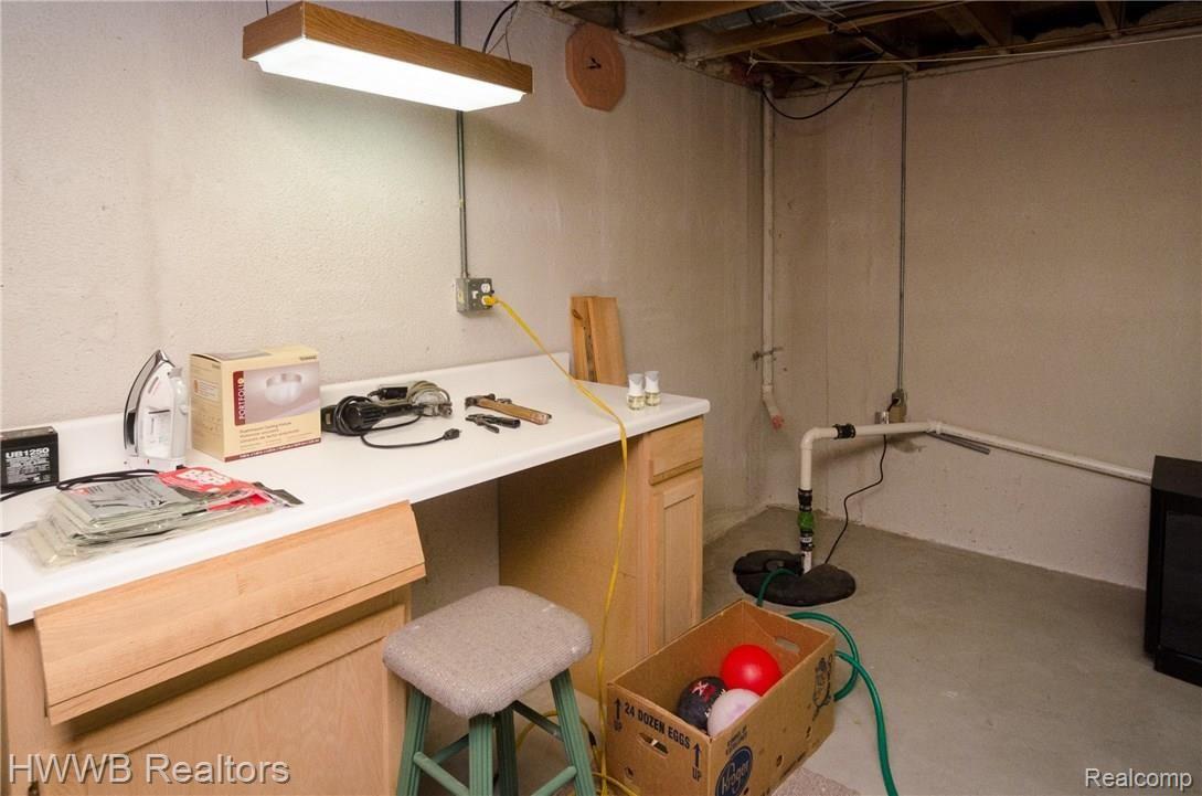 867 Augusta Drive Rochester, MI 48309 - Photo 26 of 34 FKR8QS_still_bt7.jpg