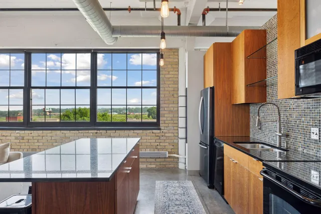 $2,850 | 730 Northeast Stinson Boulevard, Unit 414, Minneapolis, MN 55413