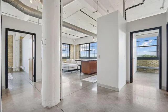 $2,850 | 730 Northeast Stinson Boulevard, Unit 414, Minneapolis, MN 55413