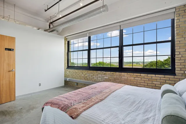 $2,850 | 730 Northeast Stinson Boulevard, Unit 414, Minneapolis, MN 55413