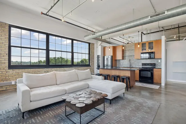 $2,850 | 730 Northeast Stinson Boulevard, Unit 414, Minneapolis, MN 55413