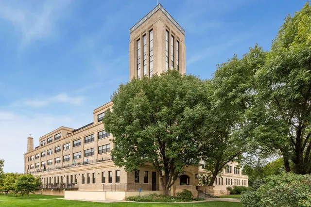 $2,850 | 730 Northeast Stinson Boulevard, Unit 414, Minneapolis, MN 55413