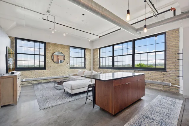 $2,850 | 730 Northeast Stinson Boulevard, Unit 414, Minneapolis, MN 55413