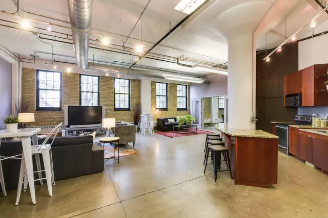 $2,850 | 730 Northeast Stinson Boulevard, Unit 414, Minneapolis, MN 55413