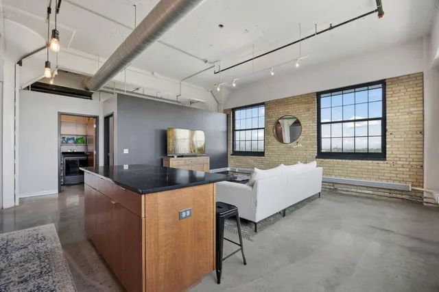 $2,850 | 730 Northeast Stinson Boulevard, Unit 414, Minneapolis, MN 55413