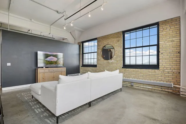 $2,850 | 730 Northeast Stinson Boulevard, Unit 414, Minneapolis, MN 55413