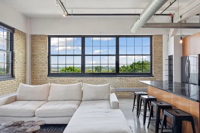 $2,850 | 730 Northeast Stinson Boulevard, Unit 414, Minneapolis, MN 55413