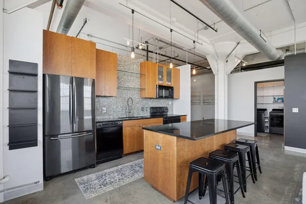 $2,850 | 730 Northeast Stinson Boulevard, Unit 414, Minneapolis, MN 55413