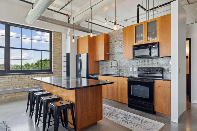 $2,850 | 730 Northeast Stinson Boulevard, Unit 414, Minneapolis, MN 55413