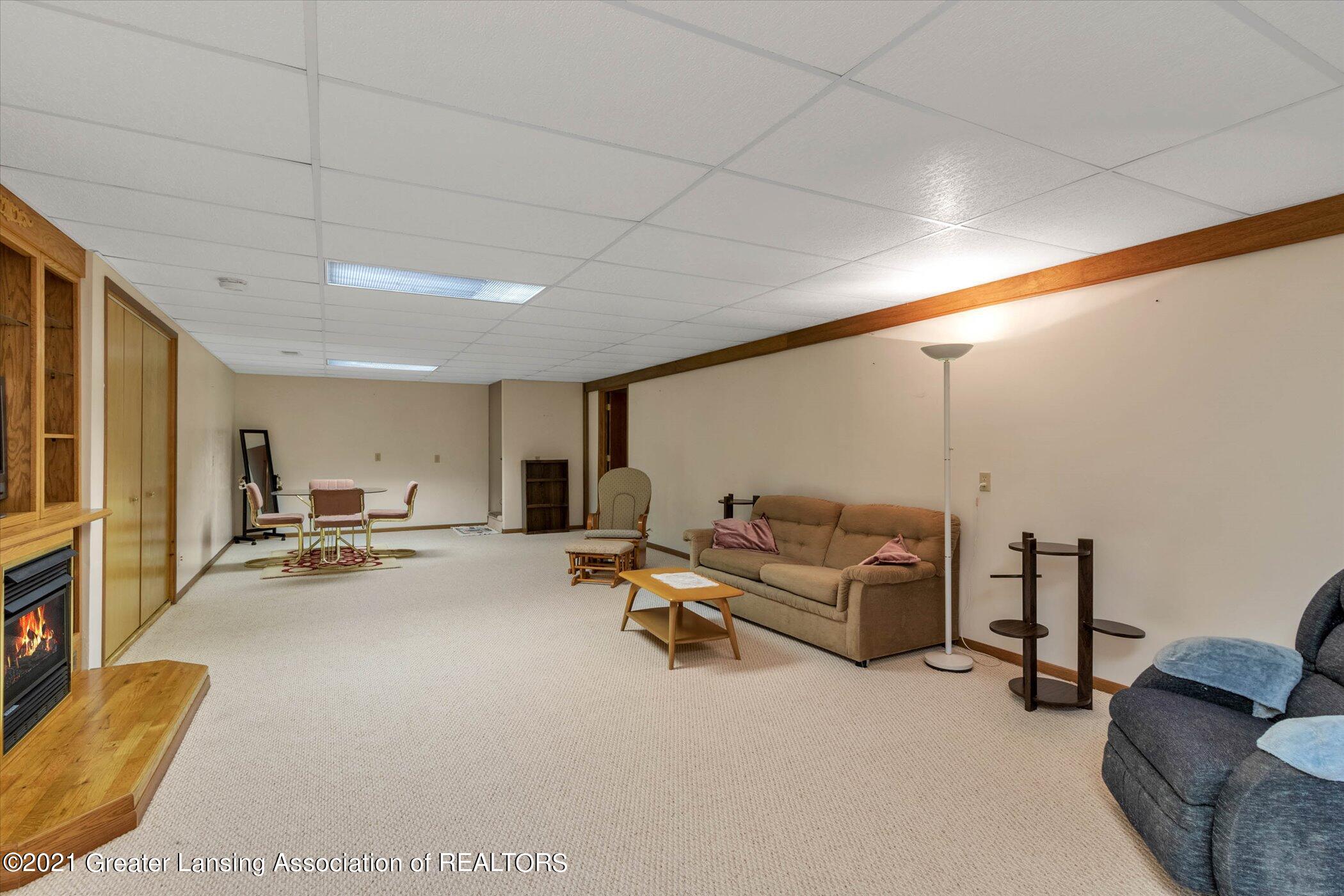 2747 South Edgar Road Mason, MI 48854 - Photo 39 of 72 39-2747 S Edgar Rd-WindowStill-Real-Esta