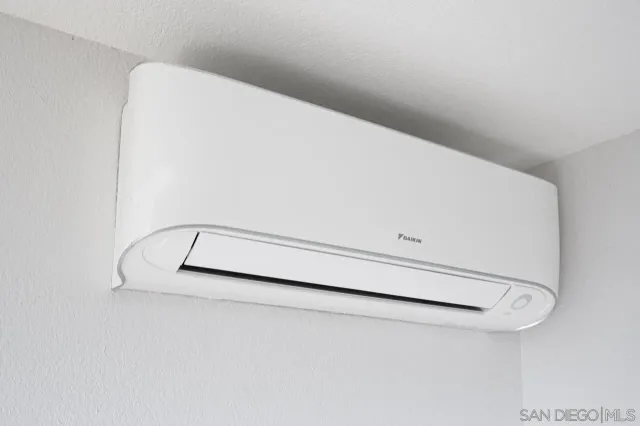 a close up view of a washer and dryer