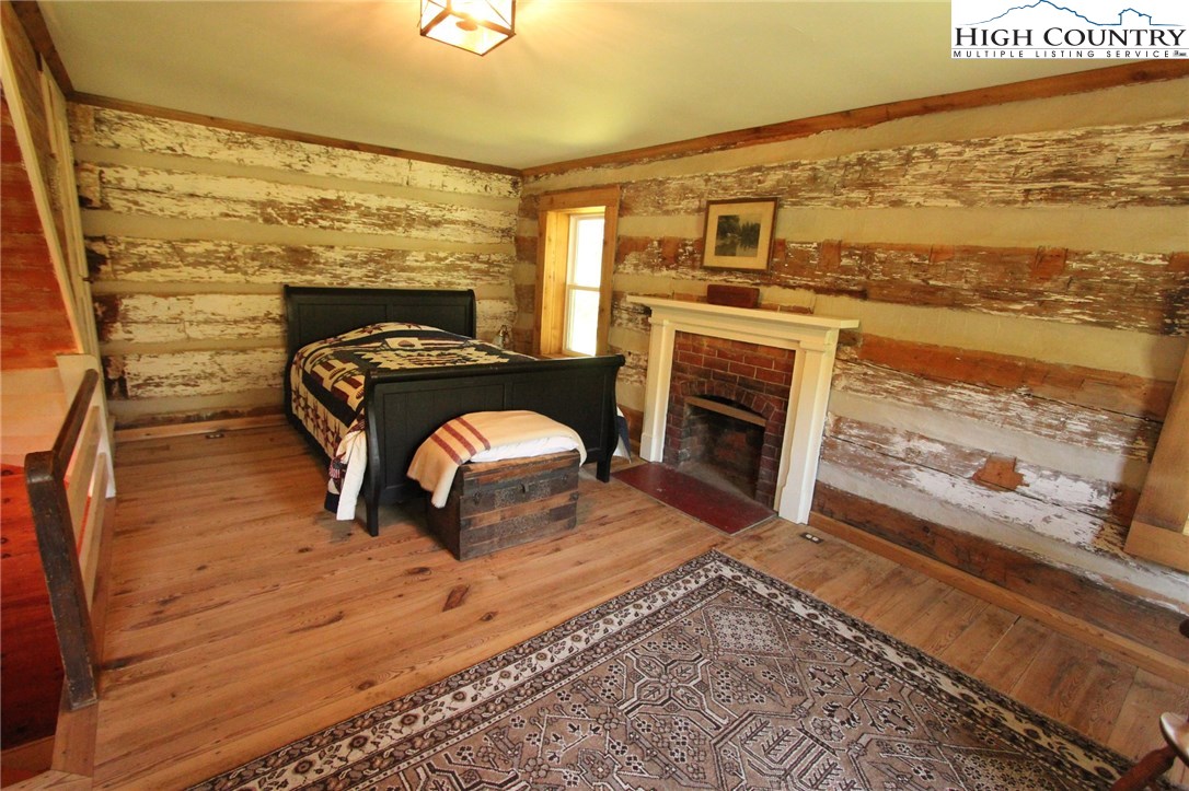 4513 Cedar Springs Road Speedwell, VA 24374 - Photo 25 of 49 a living room with a fireplace