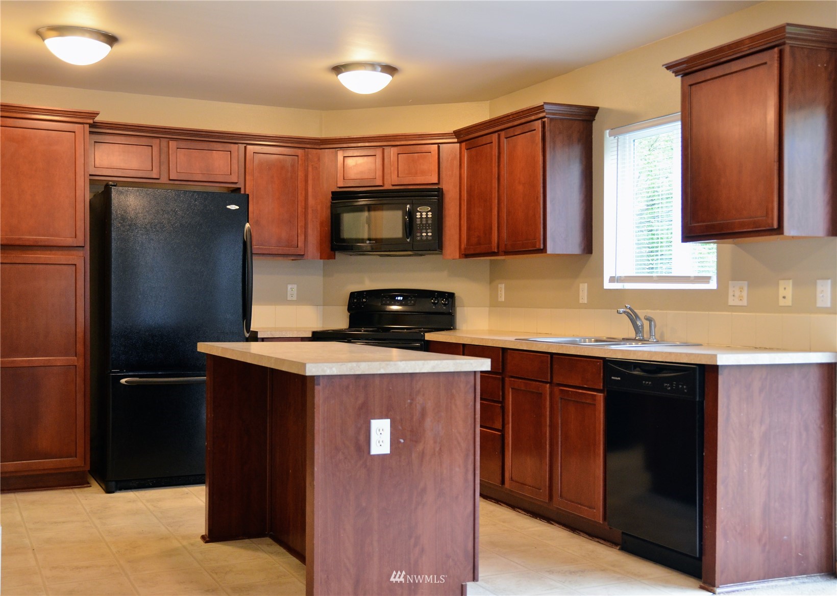 4422 Roxanna Loop Southeast Lacey, WA 98503 - Photo 4 of 18 Gallery Image 4