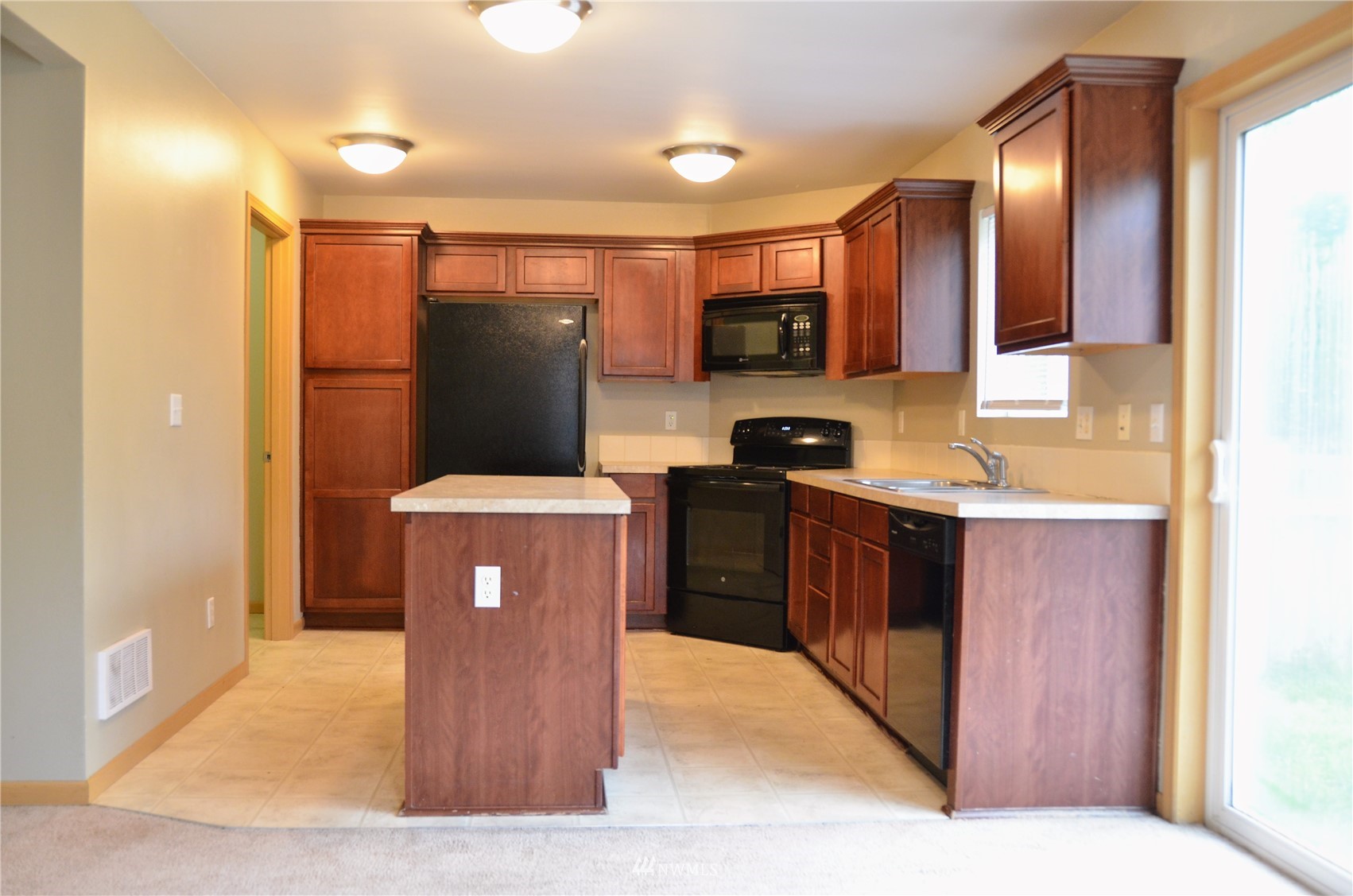 4422 Roxanna Loop Southeast Lacey, WA 98503 - Photo 5 of 18 Gallery Image 5