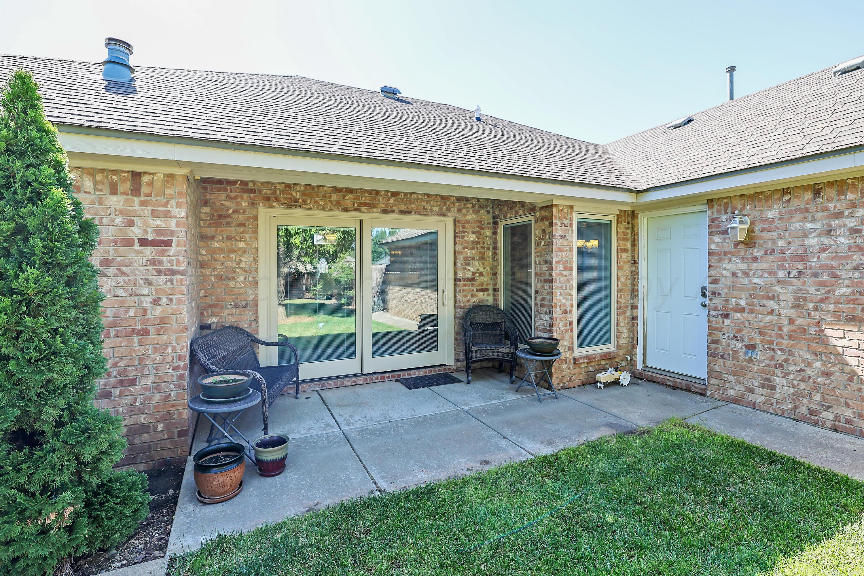 6902 Thunder Road Amarillo, TX 79119 - Photo 26 of 32 a backyard of a house with seating space
