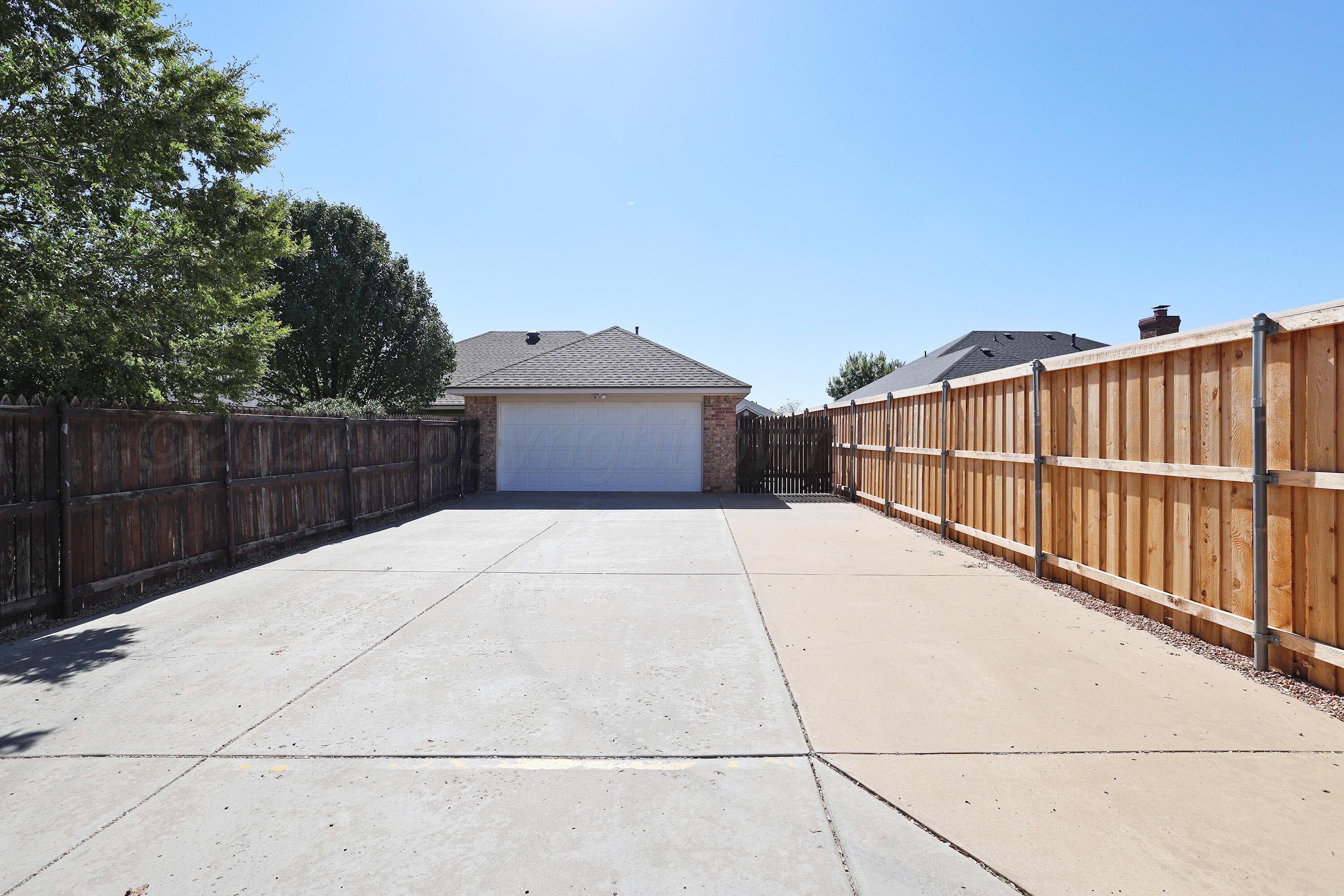 6902 Thunder Road Amarillo, TX 79119 - Photo 30 of 32 a view of a terrace