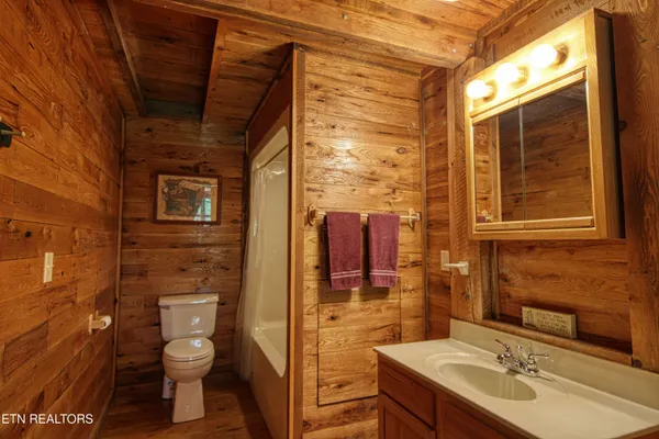 $795,000 | 147 Akers Chapel Loop, Jamestown, TN 38556
