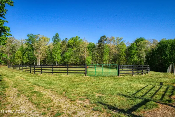 $795,000 | 147 Akers Chapel Loop, Jamestown, TN 38556