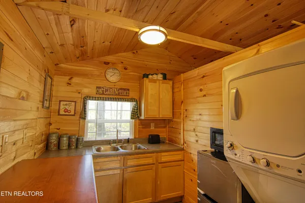 $795,000 | 147 Akers Chapel Loop, Jamestown, TN 38556