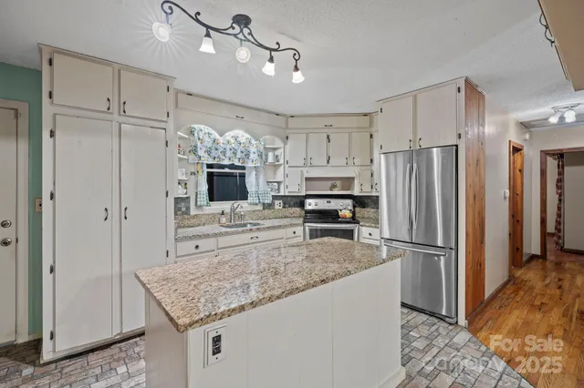 $399,000 | 14518 Big Laurel Road, Mars Hill, NC 28754