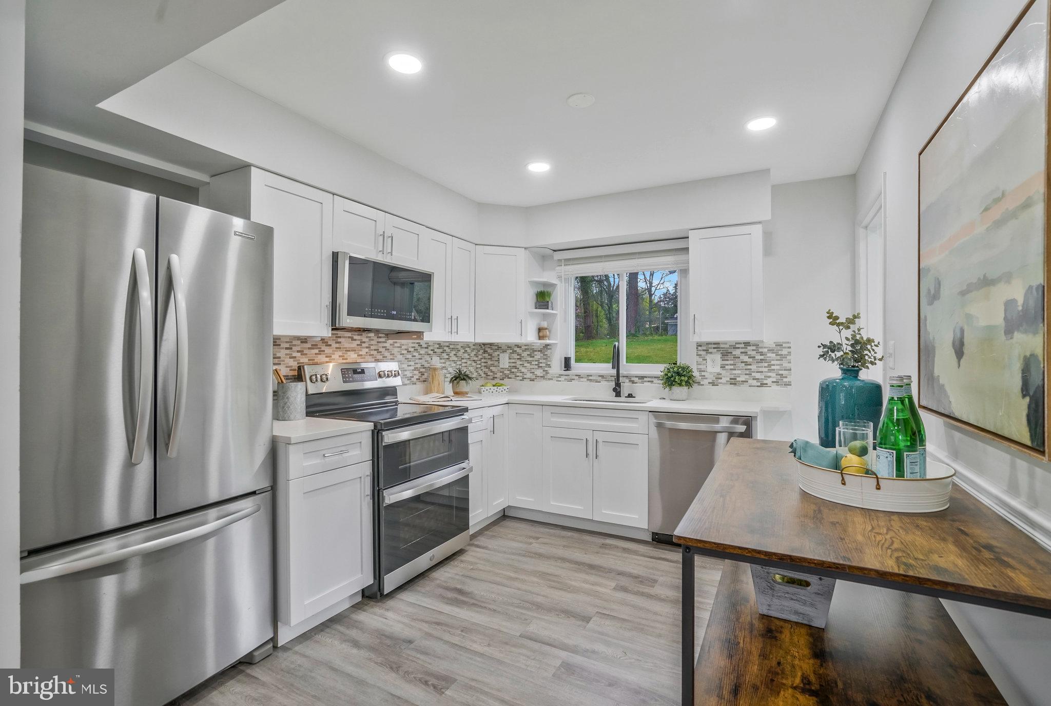 6436 Elmdale Road Alexandria, VA 22312 - Photo 8 of 46 Gourmet kitchen w/new SS appliances