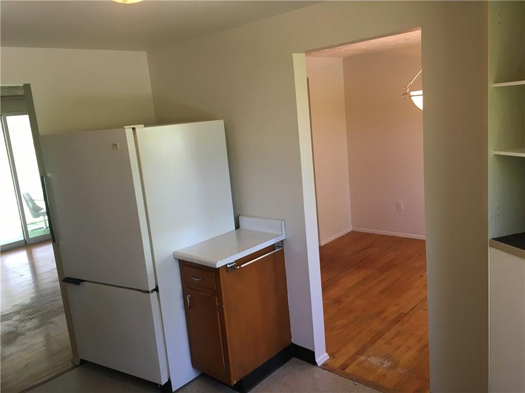 209 Parkedge Road Green Tree, PA 15220 - Photo 3 of 18 Gallery Image 3