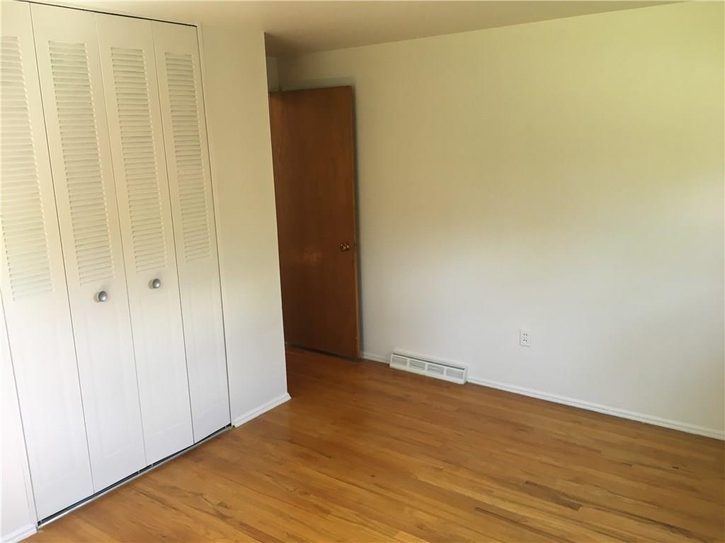 209 Parkedge Road Green Tree, PA 15220 - Photo 10 of 18 Gallery Image 10