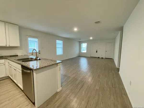 $1,675 | 5836 Antonio Place, Seguin, TX 78155